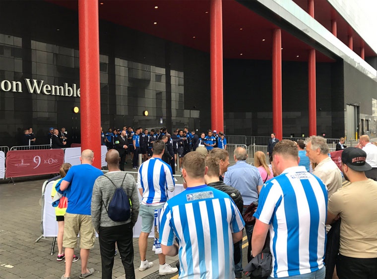 Tac duong truoc tran dau dat gia nhat anh 9