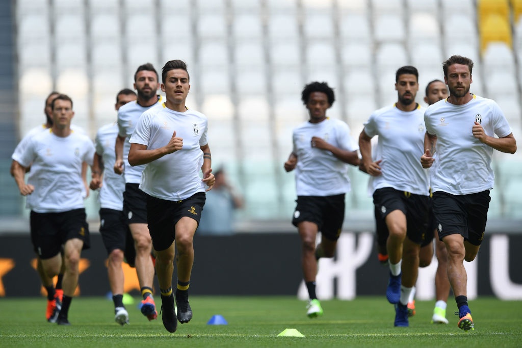 Buffon vang mat,  Khedira tuc gian anh 1