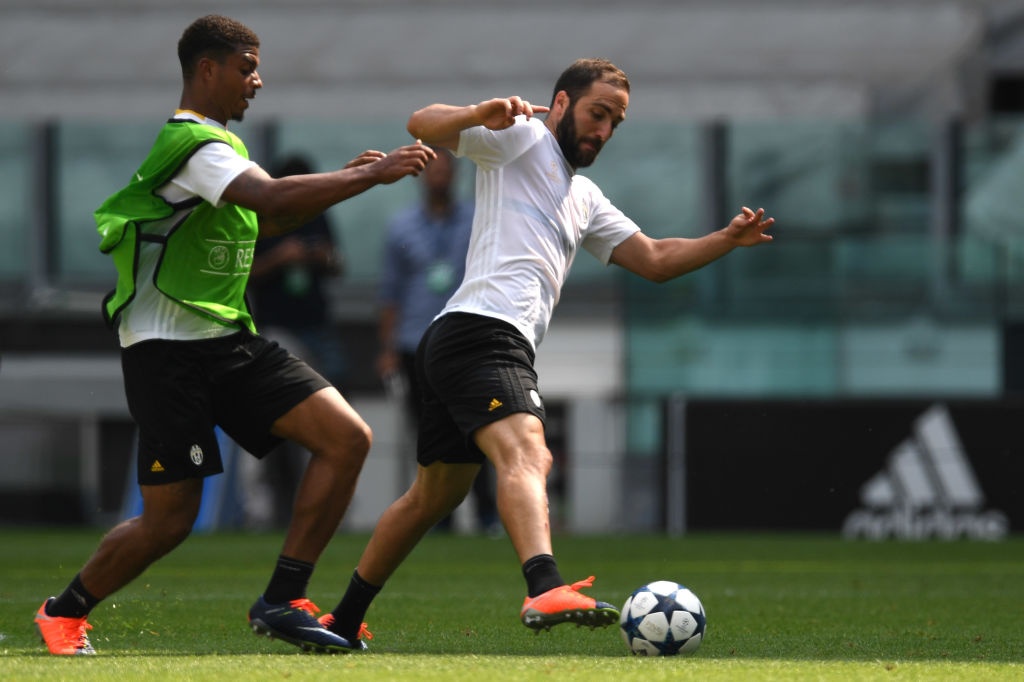 Buffon vang mat,  Khedira tuc gian anh 9