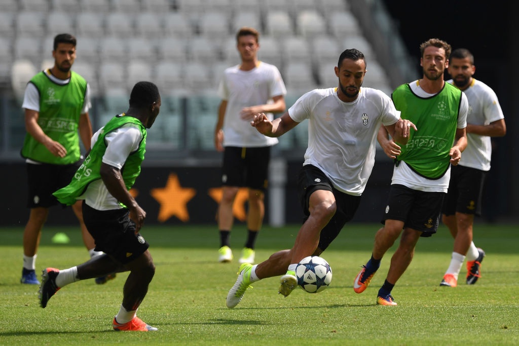 Buffon vang mat,  Khedira tuc gian anh 3