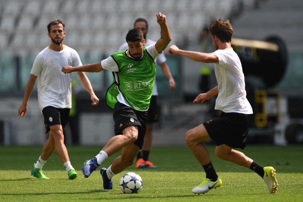 Buffon vang mat,  Khedira tuc gian anh 7