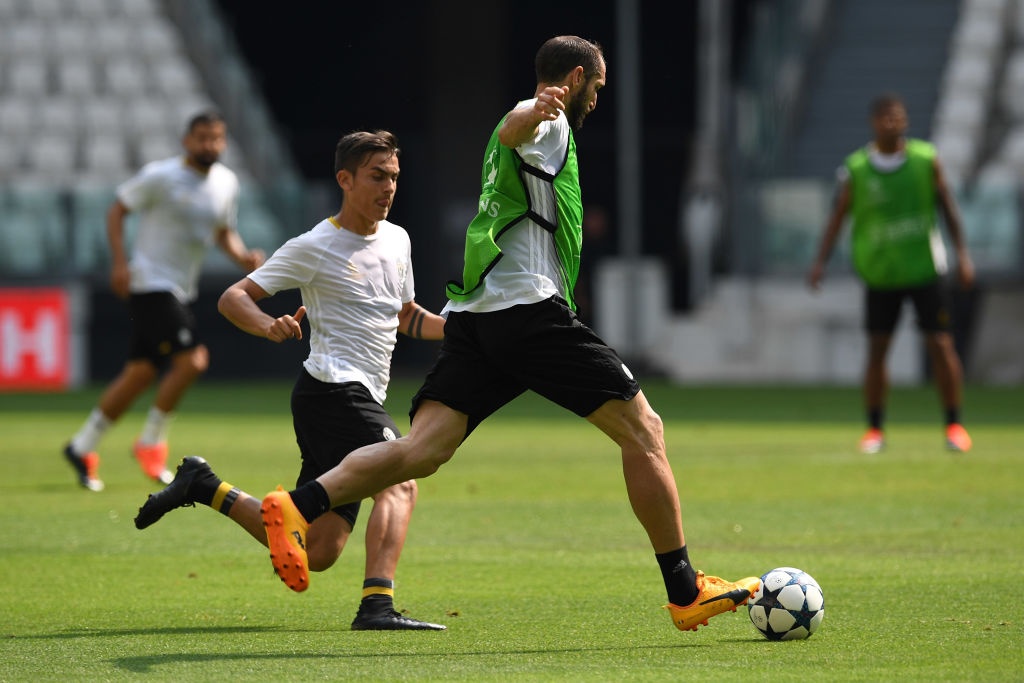 Buffon vang mat,  Khedira tuc gian anh 6