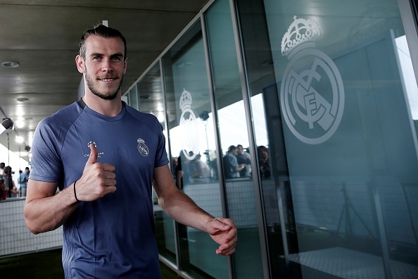 Truyen thong quoc te vay cau thu Real anh 6