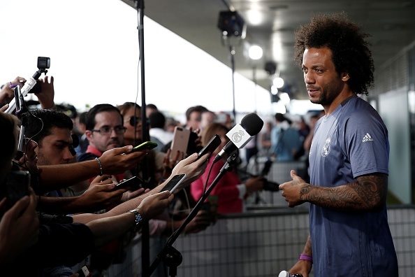 Truyen thong quoc te vay cau thu Real anh 8