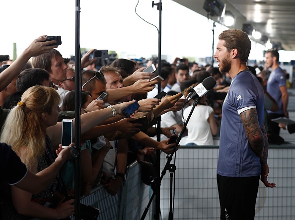 Truyen thong quoc te vay cau thu Real anh 5