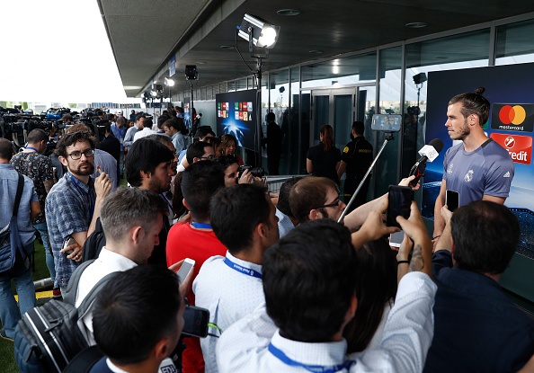 Truyen thong quoc te vay cau thu Real anh 7