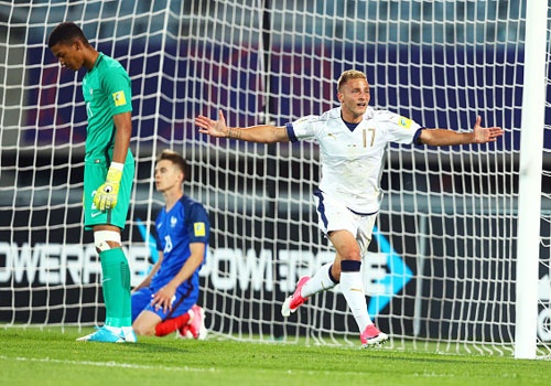 Ung vien vo dich U20 Phap dung buoc sau tran thua U20 Italy 1-2 hinh anh