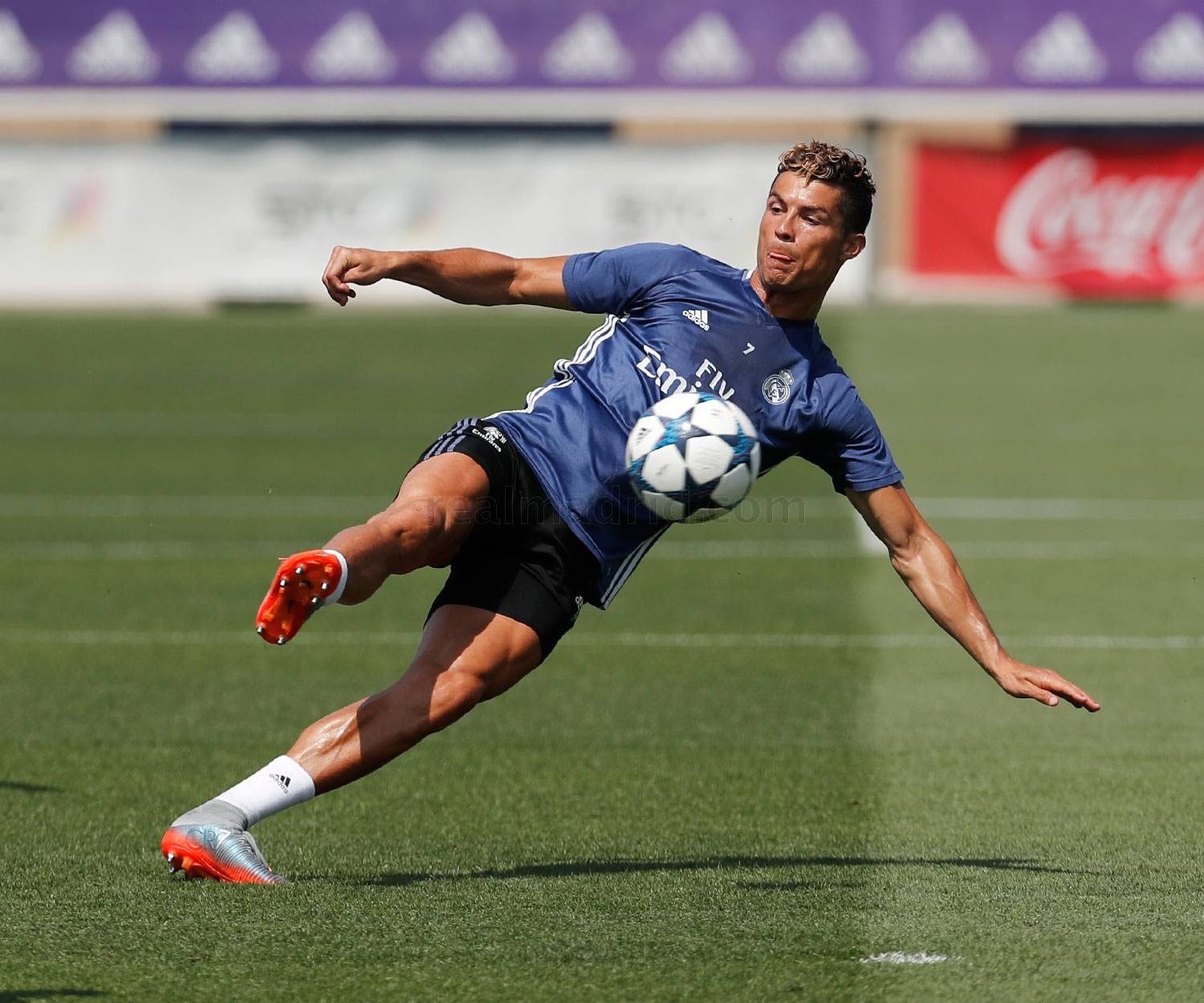 Ronaldo miet mai tap truoc chung ket anh 2