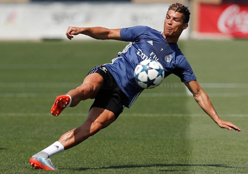 Ronaldo miet mai tap truoc chung ket Champions League hinh anh