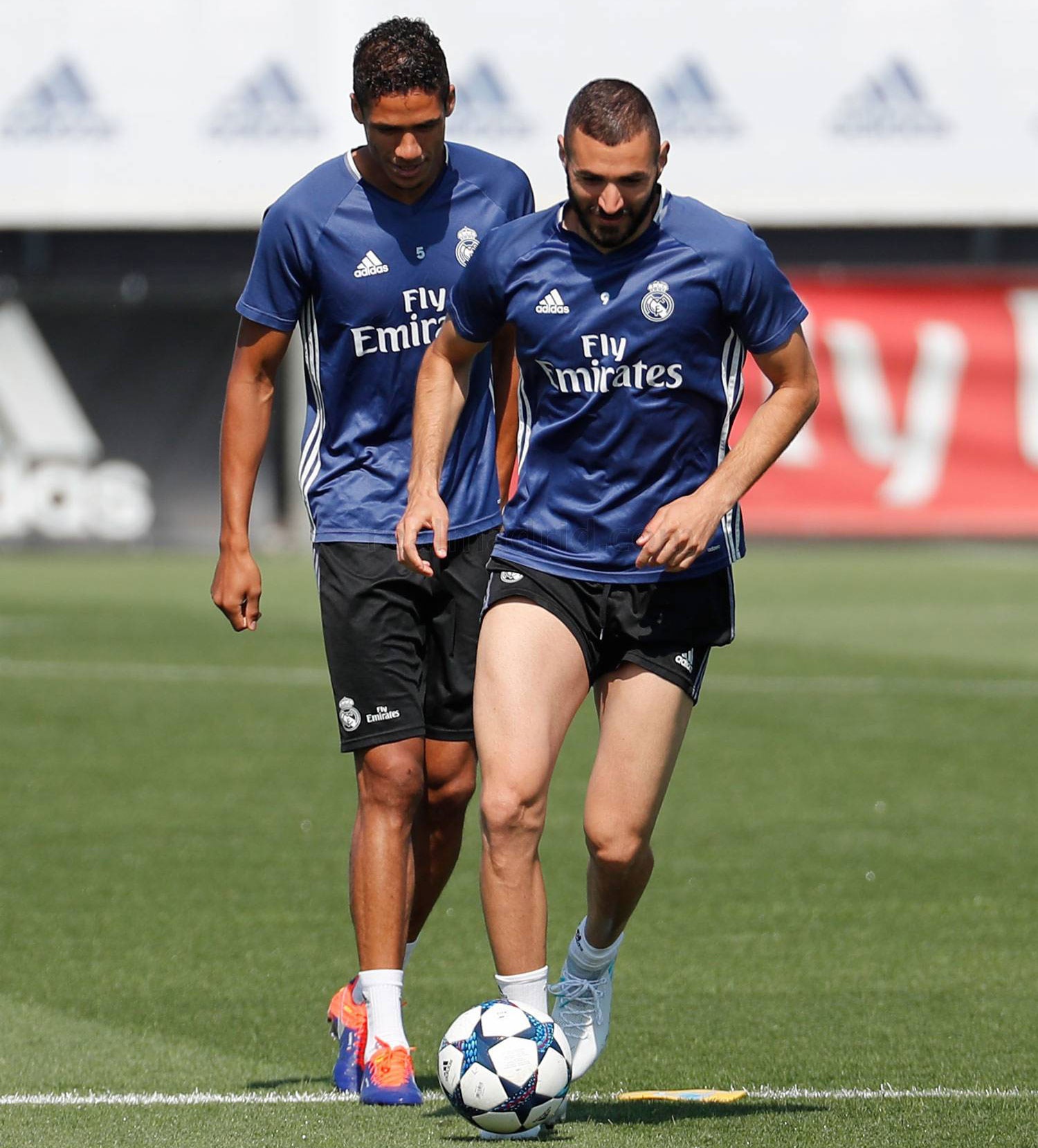 Ronaldo miet mai tap truoc chung ket anh 8