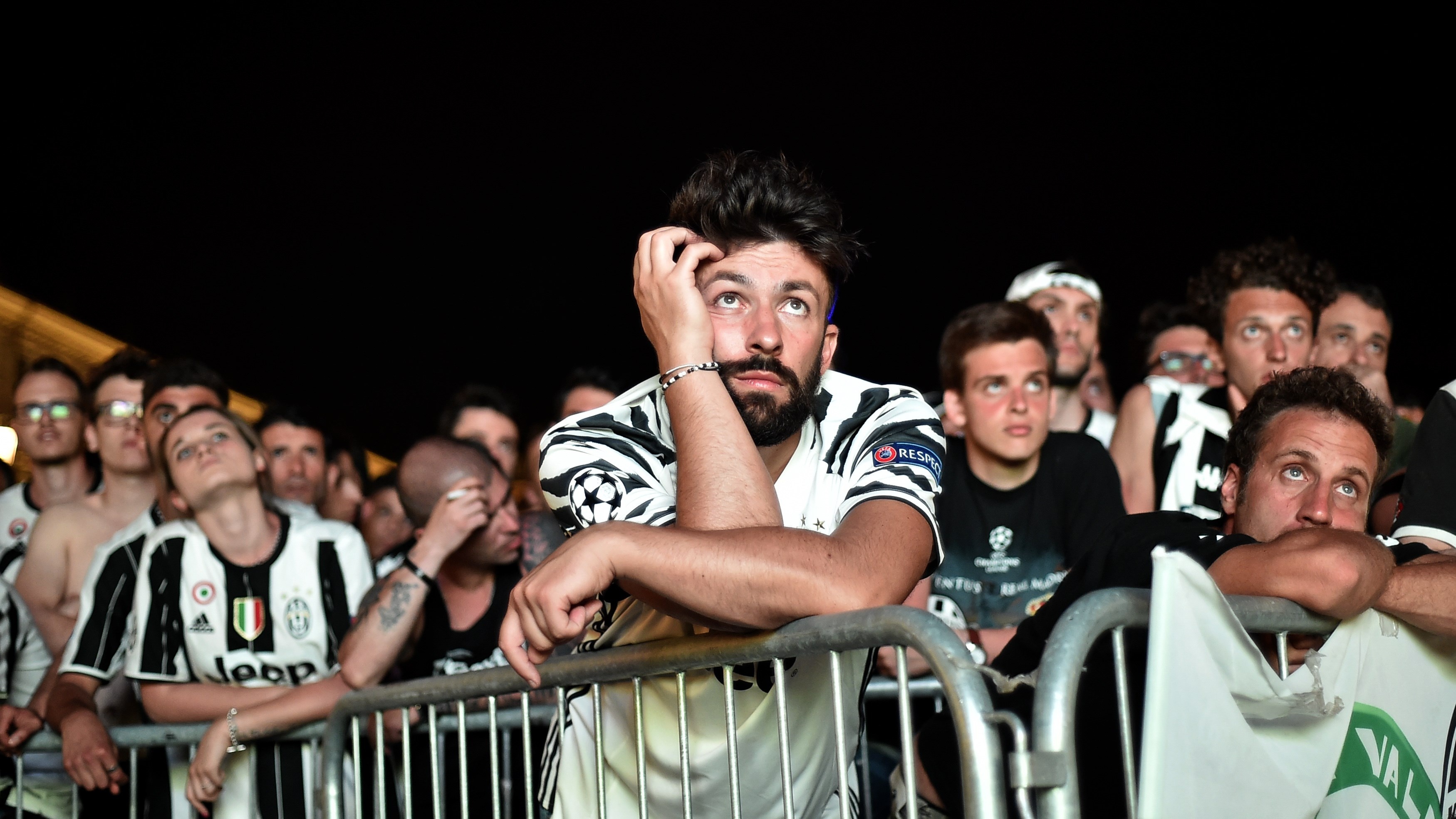 CDV Real hanh phuc,  Juve bat khoc anh 5