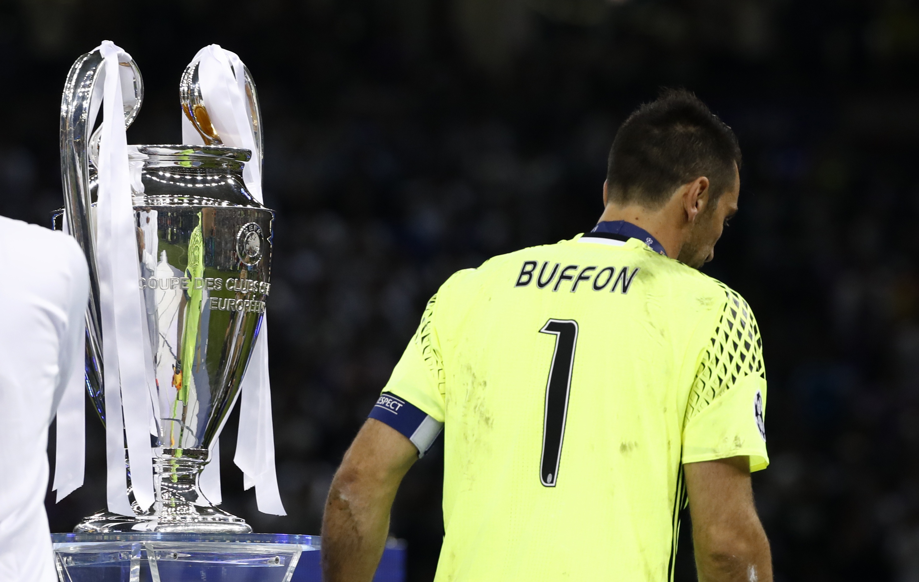 Buffon ngam ngui truoc cup Champions League anh 6
