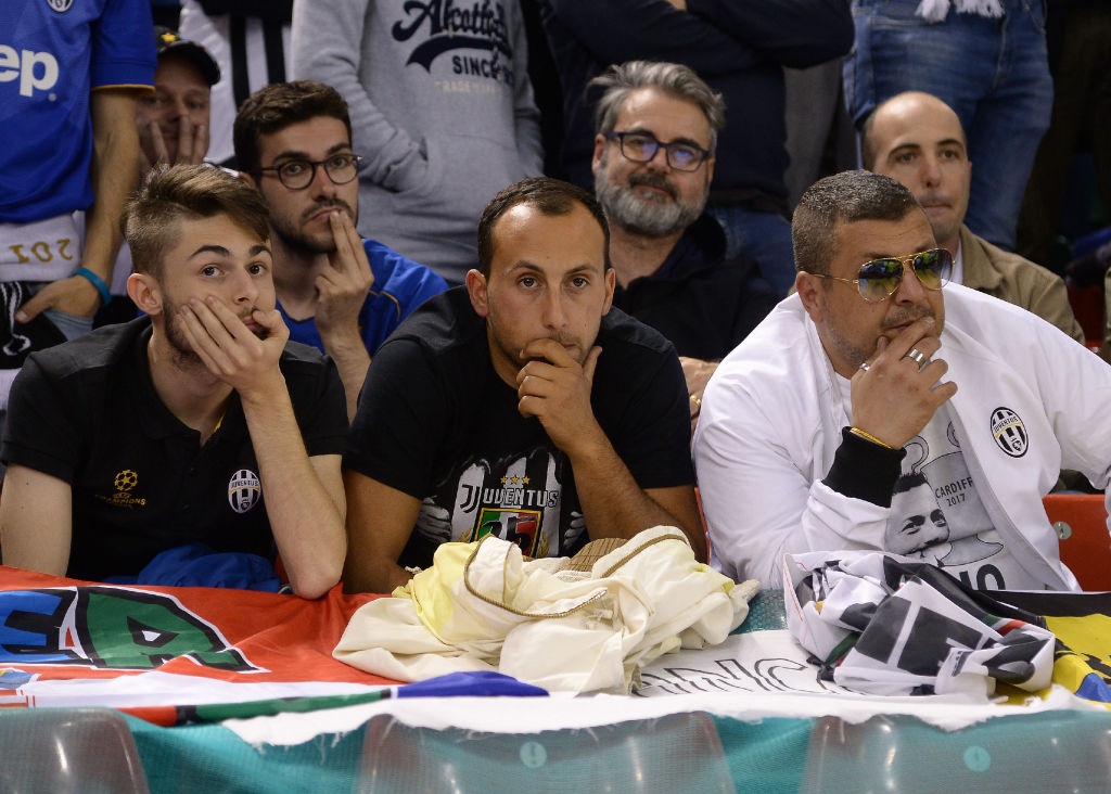 CĐV Real hạnh phúc,  Juve bật khóc  ảnh 6 CDV Real hanh phuc,  Juve bat khoc anh 6
