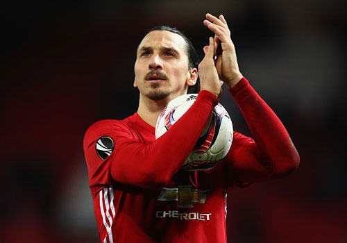 Ibrahimovic sap tro thanh dong doi cua Ashley Cole hinh anh