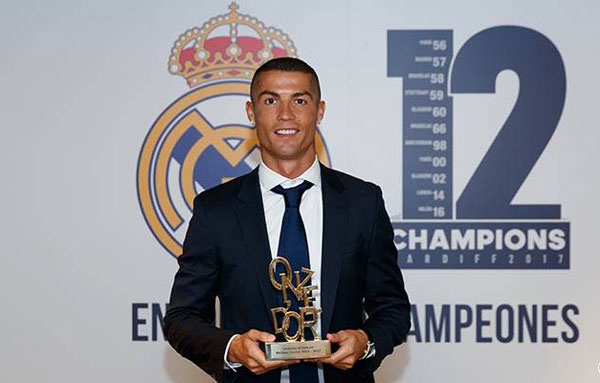 Ronaldo đoạt giải cầu thủ xuất sắc ảnh 1 Ronaldo doat giai cau thu xuat sac anh 1
