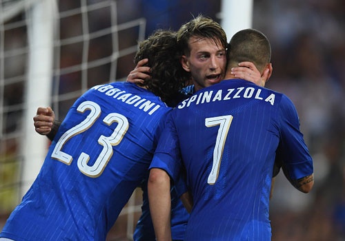 DT Italy gianh chien thang 5 sao, bam duoi Tay Ban Nha hinh anh