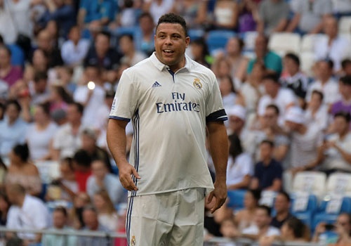 Ronaldo va Figo tai xuat, doi huyen thoai Real thang AS Roma 4-0 hinh anh