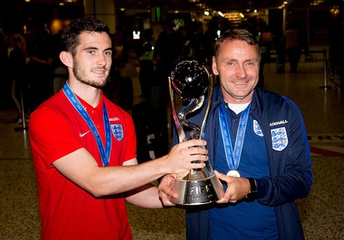 Truyen thong va CDV ho hung voi nha vo dich the gioi U20 Anh hinh anh