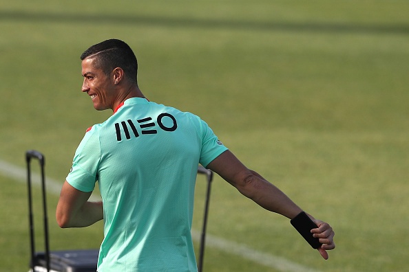 Ronaldo vui ve truoc Confeds Cup anh 3