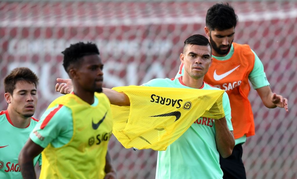 Ronaldo miet mai tap luyen truoc Confeds Cup anh 4