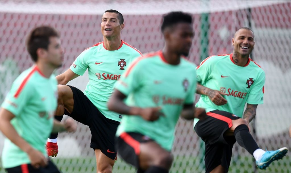Ronaldo miet mai tap luyen truoc Confeds Cup anh 1