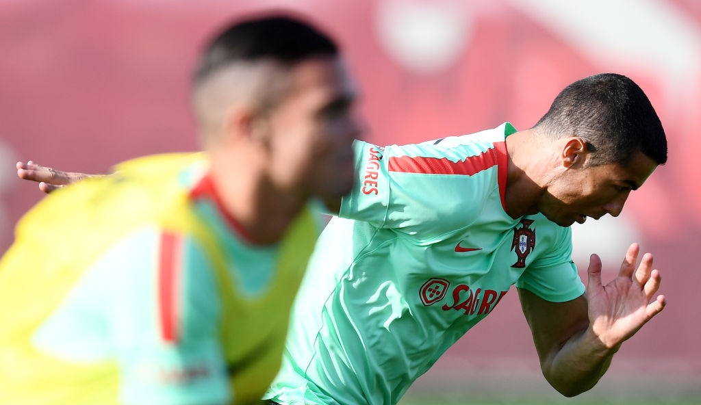 Ronaldo miet mai tap luyen truoc Confeds Cup anh 2
