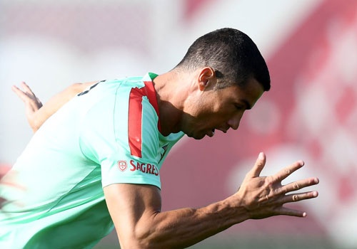 Ronaldo miet mai tap luyen truoc tran ra quan o Confeds Cup hinh anh