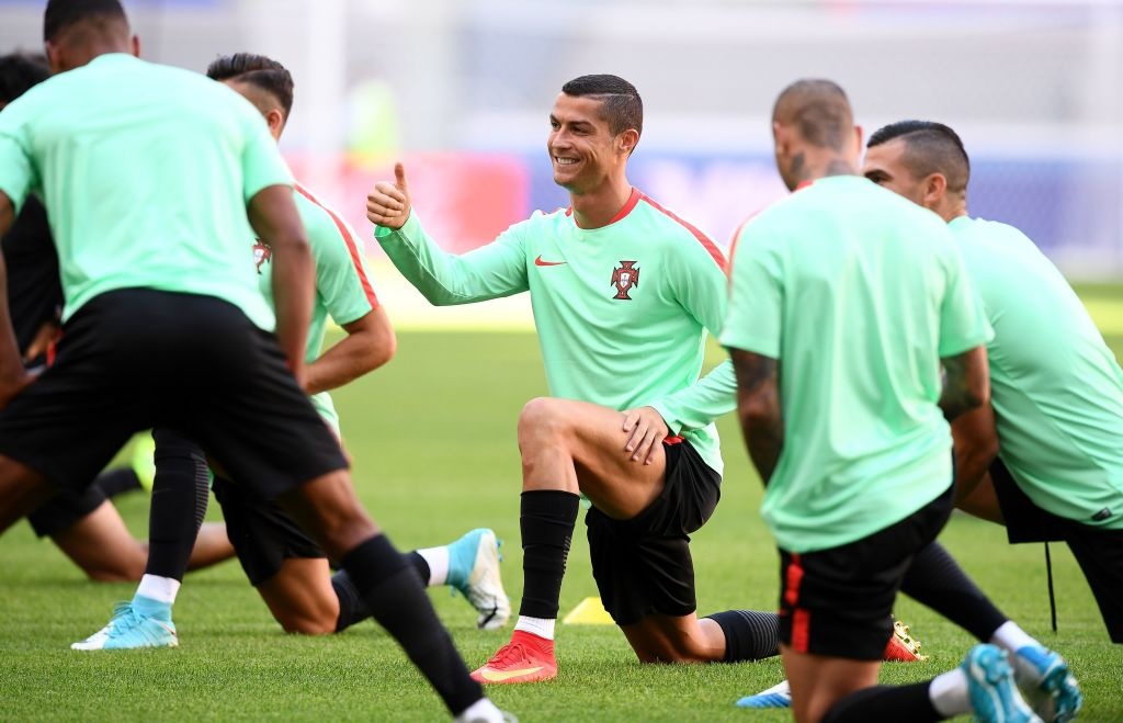 Ronaldo biểu diễn kỹ thuật ảnh 2 Ronaldo bieu dien ky thuat anh 2