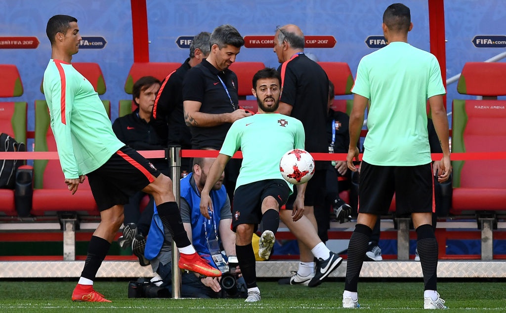 Ronaldo biểu diễn kỹ thuật ảnh 3 Ronaldo bieu dien ky thuat anh 3