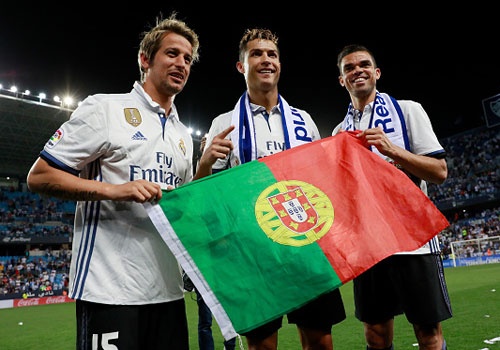 Dan em cua Ronaldo bi duoi khoi Real Madrid hinh anh