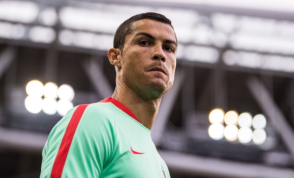 Ronaldo vui ve truoc cao buoc tron thue anh 2