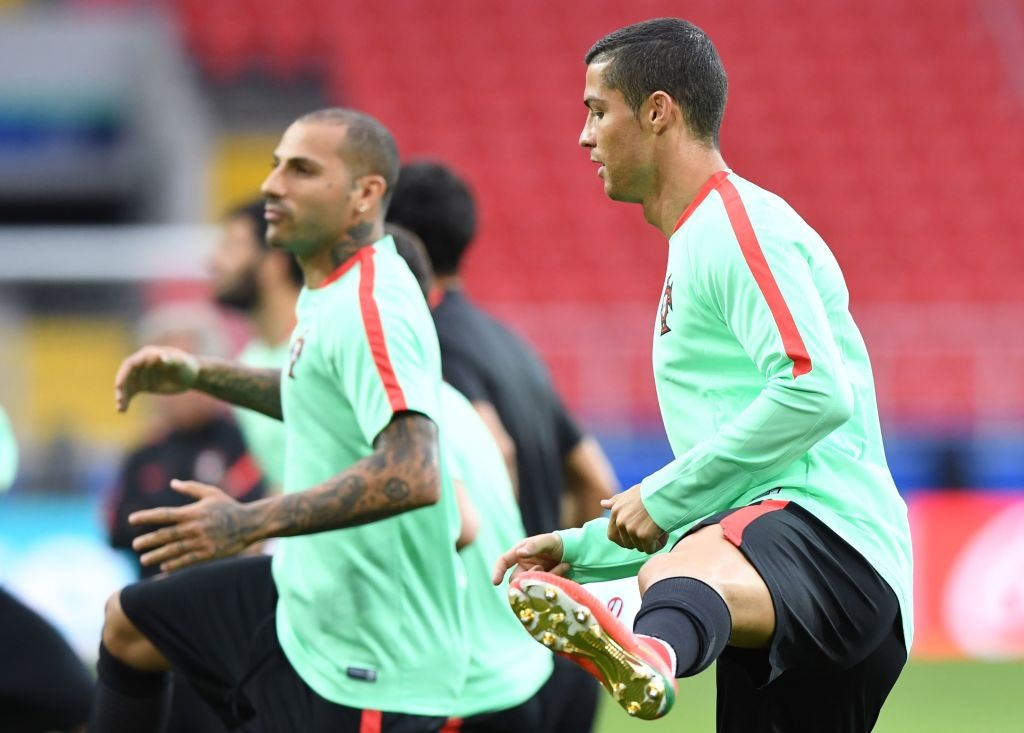 Ronaldo tranh danh hieu vua pha luoi anh 6