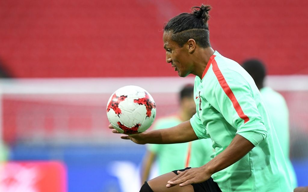 Ronaldo tranh danh hieu vua pha luoi anh 9