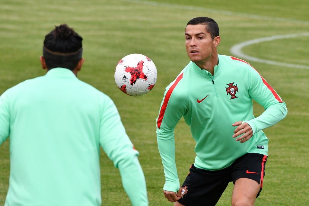 Ronaldo tranh danh hieu vua pha luoi anh 4