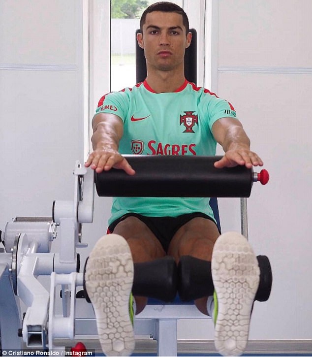 Ronaldo tranh danh hieu vua pha luoi anh 1