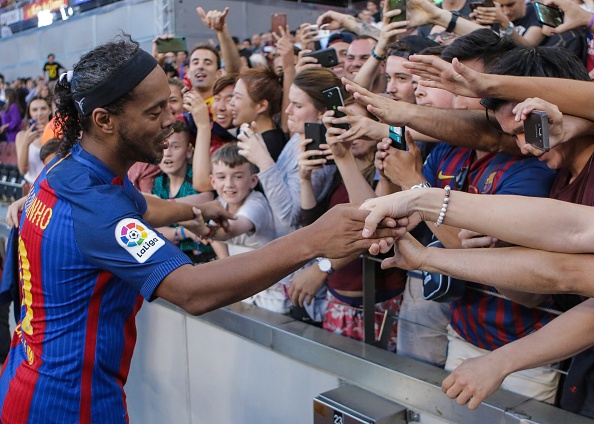 Huyen thoai MU thang cuu ngoi sao Barca anh 12