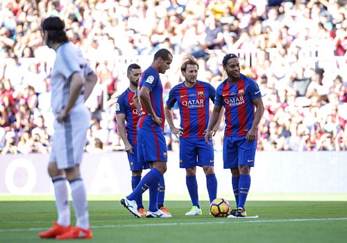 Highlights Huyen thoai MU 3-1 Huyen thoai Barca hinh anh