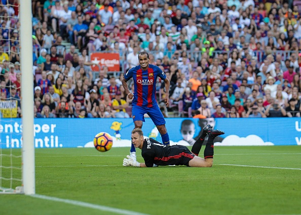 Huyen thoai MU thang cuu ngoi sao Barca anh 7