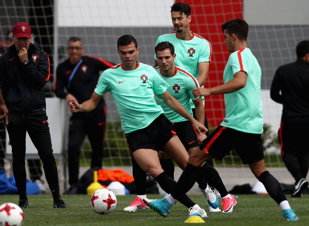 Ronaldo co vu dong doi anh 3