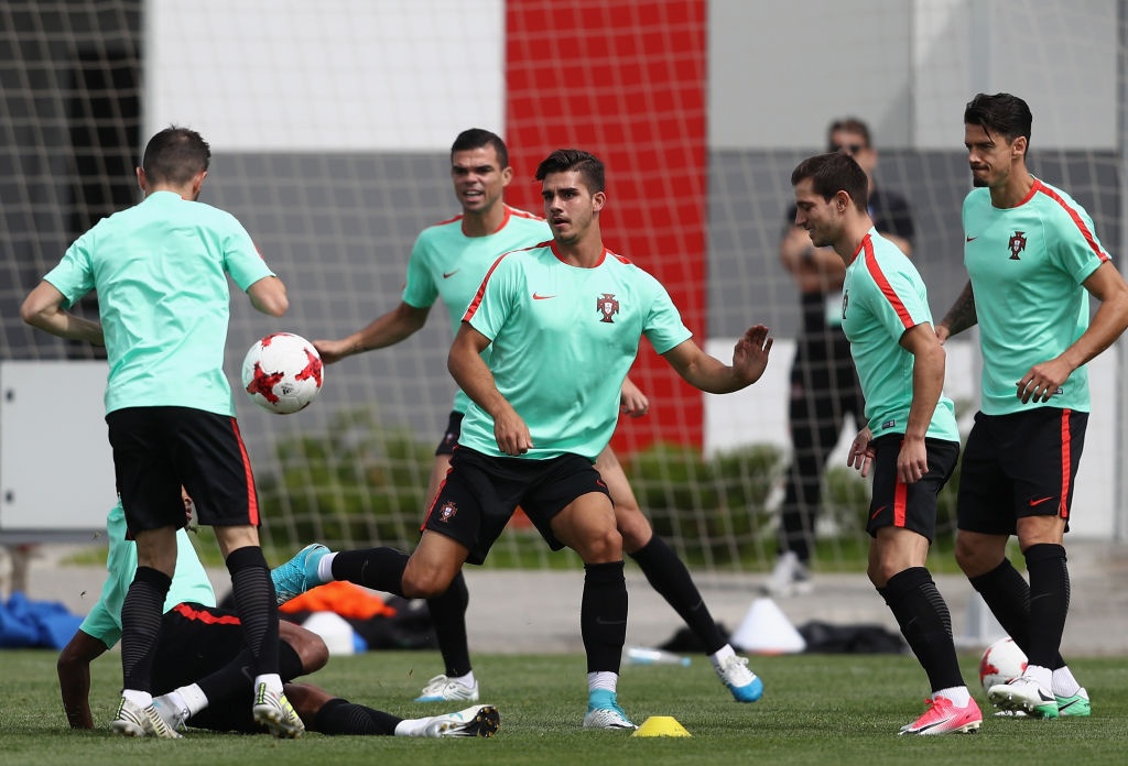 Ronaldo co vu dong doi anh 6