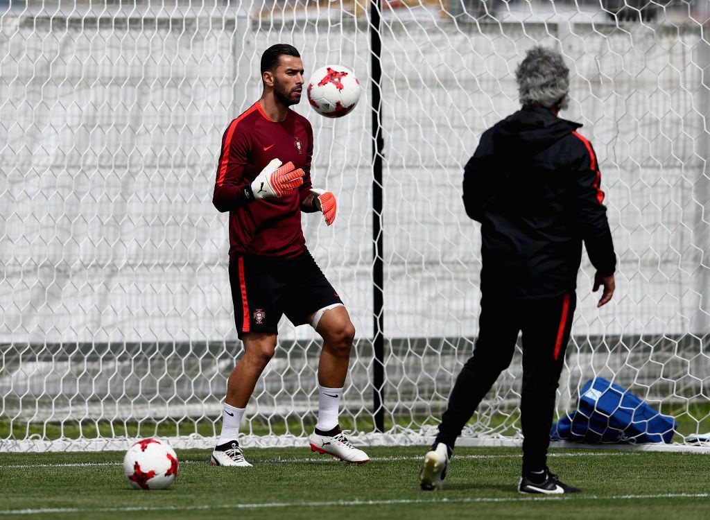 Ronaldo co vu dong doi anh 9