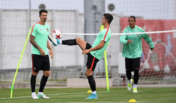 Ronaldo co vu dong doi anh 8