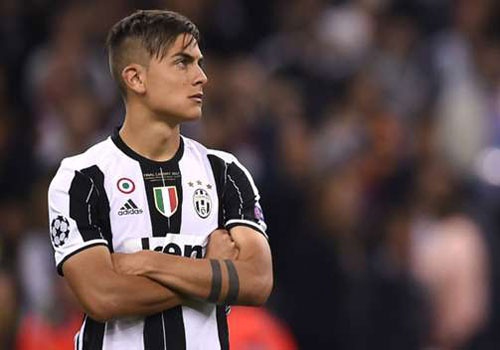 20 nguoi lap hang rao cung khong the can Dybala ghi ban hinh anh