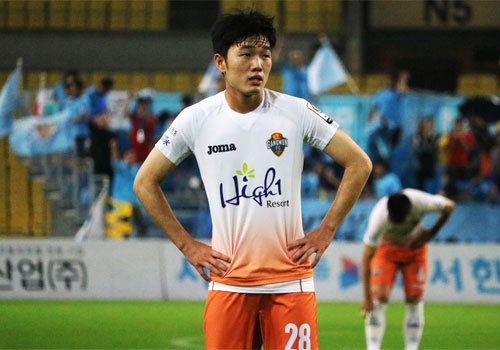 Xuan Truong da chinh, CLB Gangwon tiep tuc co chien thang hinh anh