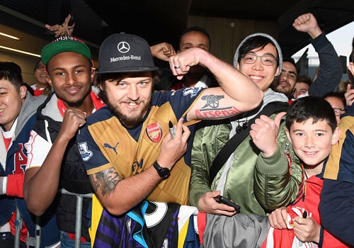 Fan khoe hinh xam the hien tinh yeu voi Arsenal hinh anh