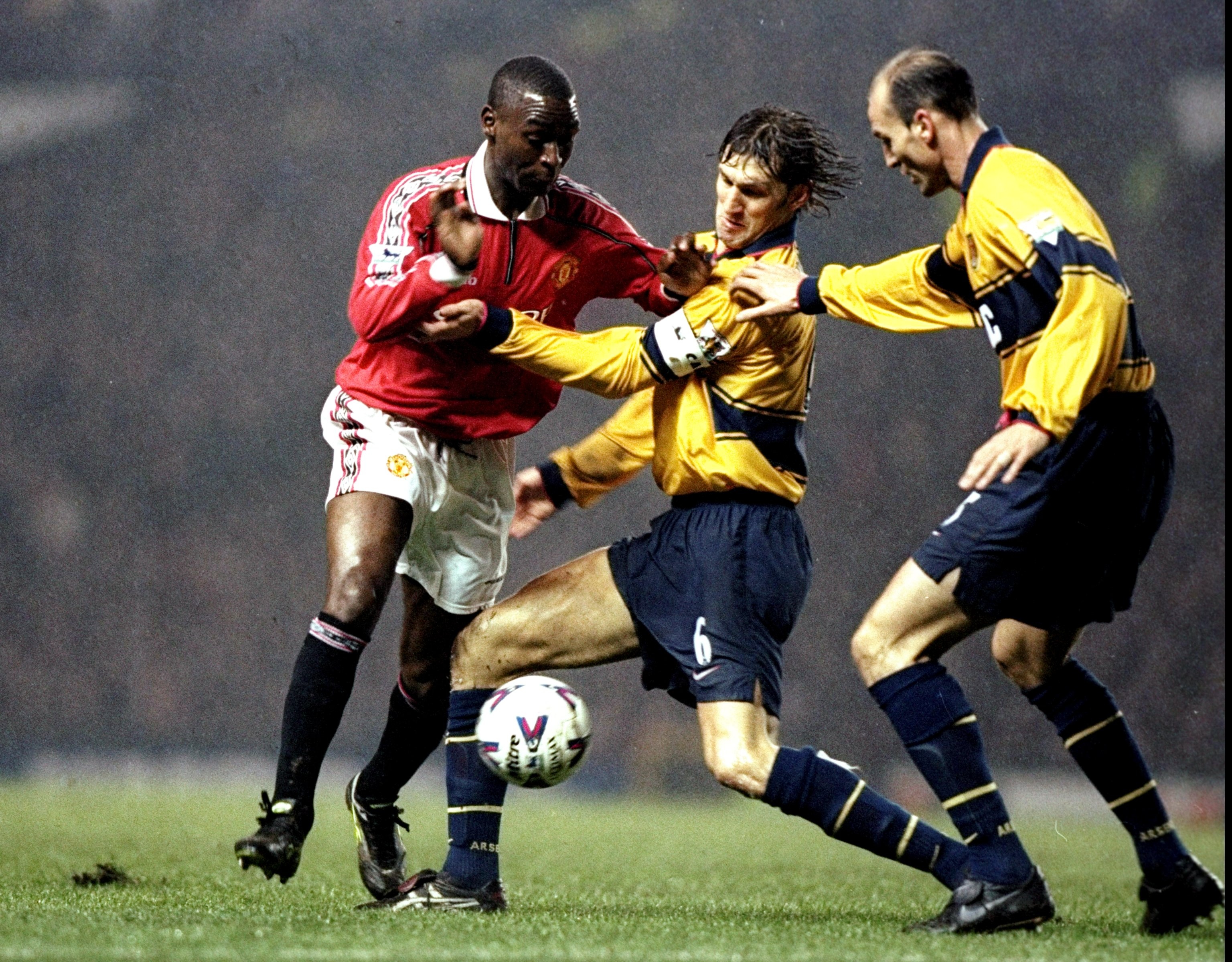 Nhung cap trung ve thep o Premier League anh 6