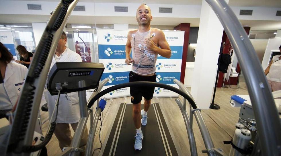 Messi tro lai Barca kiem tra the luc anh 6