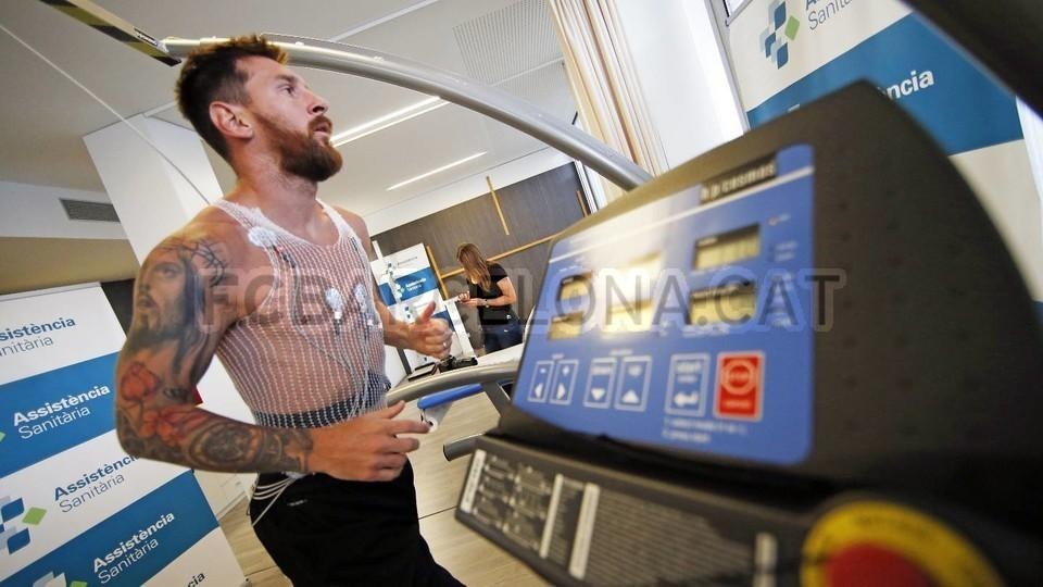 Messi tro lai Barca kiem tra the luc anh 2