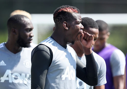 Paul Pogba ngap ngu tren san tap cua MU hinh anh