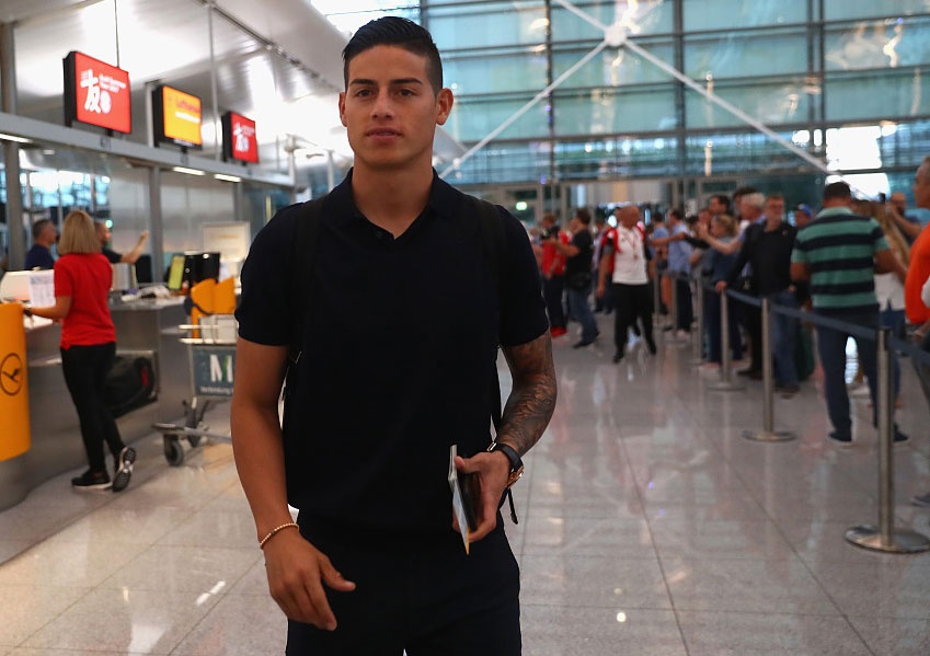 James duoc chao don nong nhiet anh 1